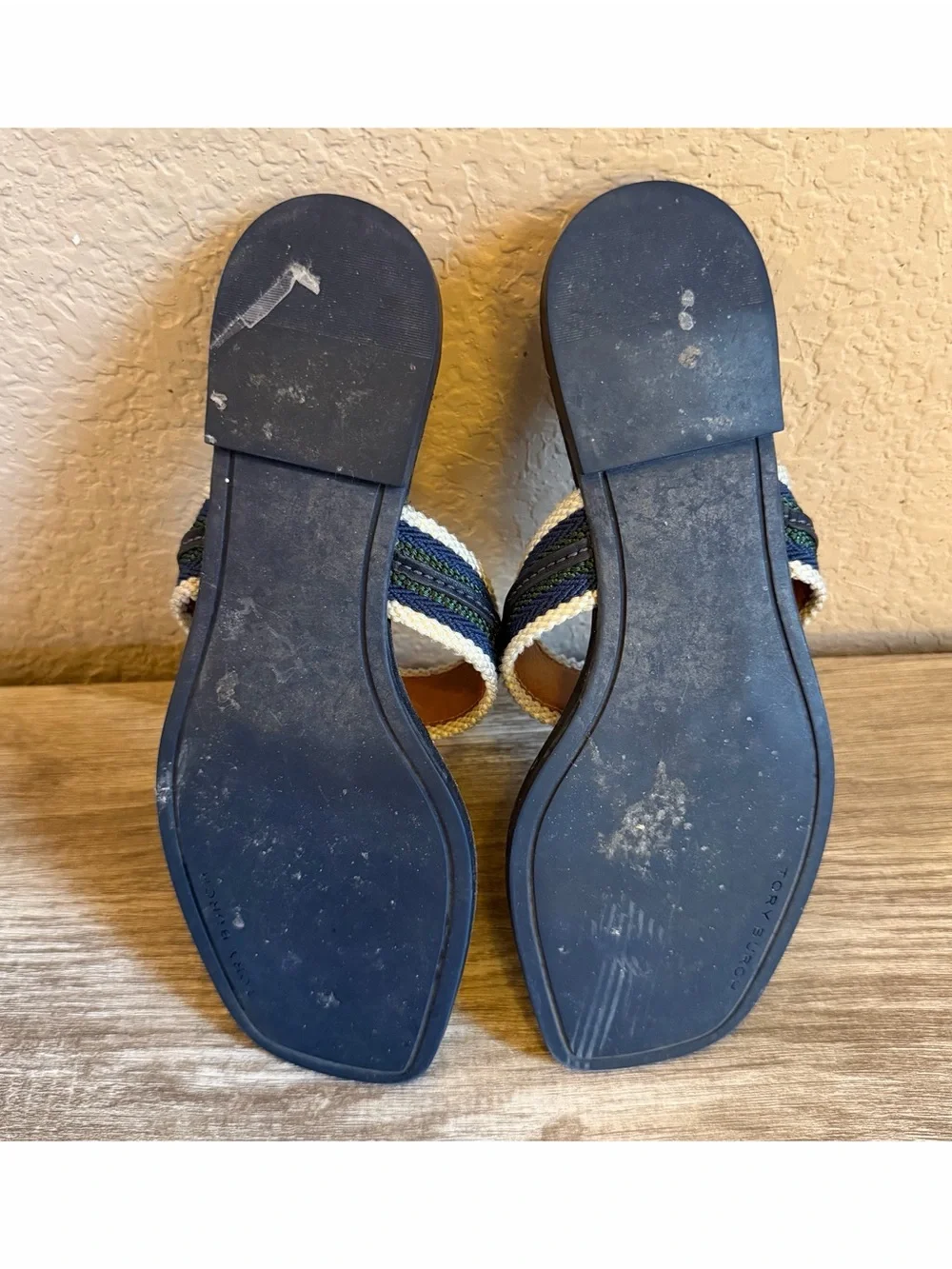 Tory Burch Jessa Thong Sandals in Navy gold-tone horse-link Womens Size 6